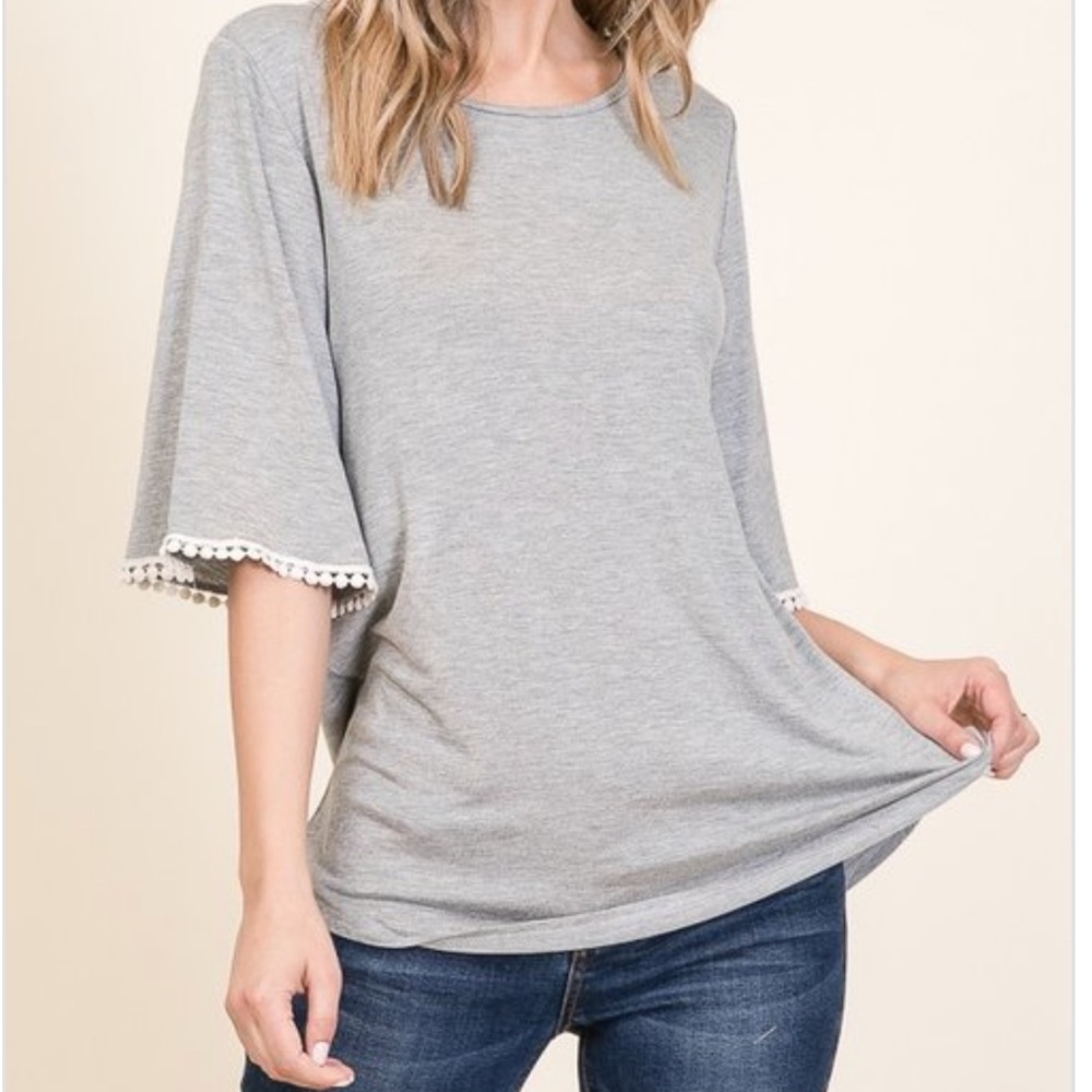 Rosalie- grey top with crochet trim - Picture 4 of 7
